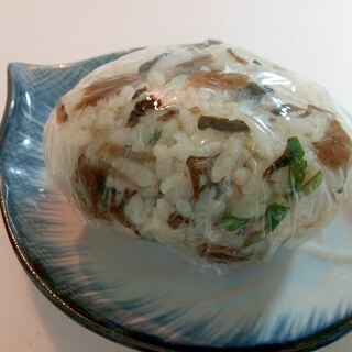 野沢菜の油炒め・大葉・とろろ昆布のおにぎり